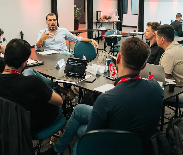 Mentoria e networking entre empresários no Sales Village